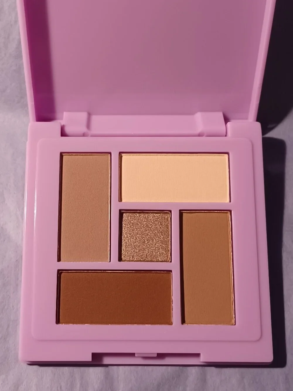 BNIB - Lucky Chick, Comfort Glow, eyeshadow palette